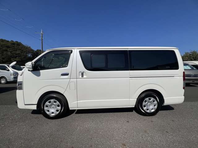 Toyota Hiace Van 8