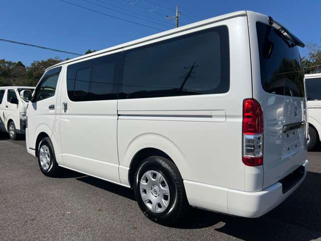 Toyota Hiace Van 9
