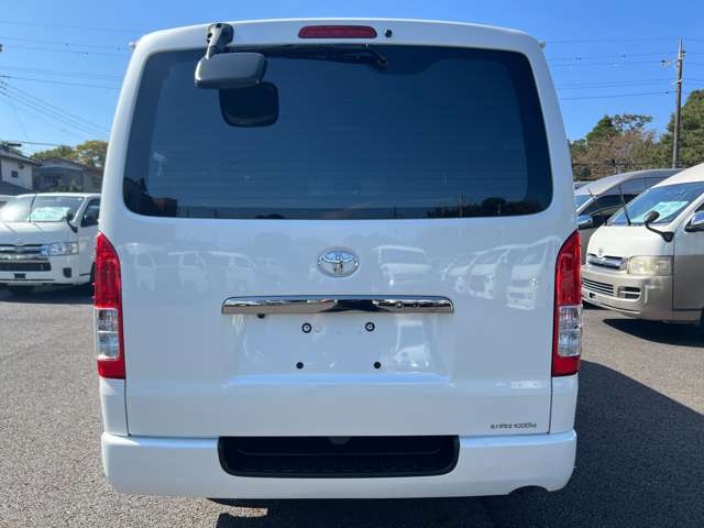 Toyota Hiace Van 10
