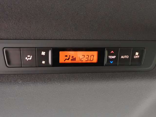 Toyota Noah 7