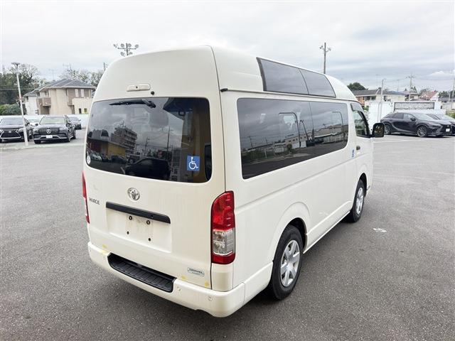 Toyota Hiace Van 6