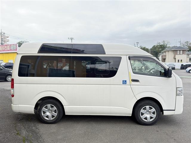 Toyota Hiace Van 8