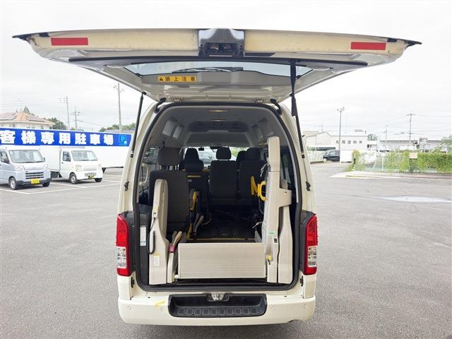 Toyota Hiace Van 10