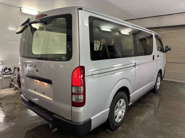 Toyota Regius Ace 7