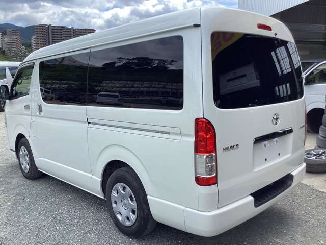 Toyota Hiace Van 3