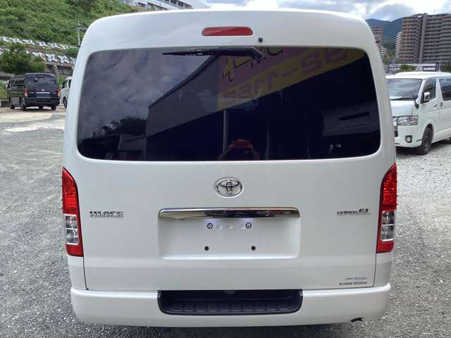 Toyota Hiace Van 4