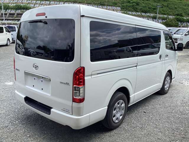 Toyota Hiace Van 5