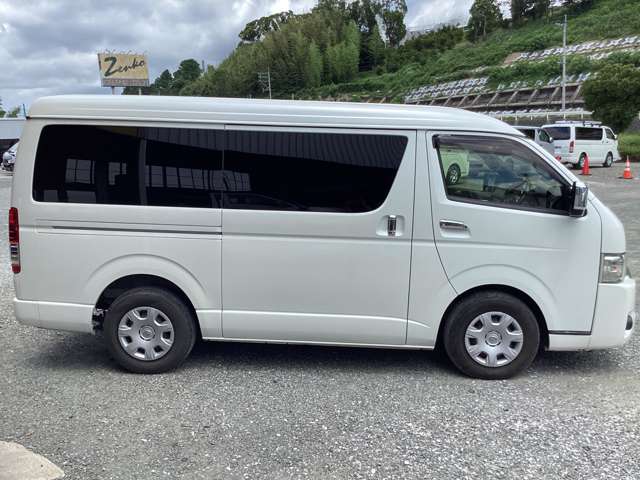 Toyota Hiace Van 6