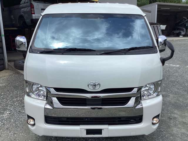 Toyota Hiace Van 8