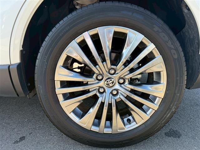 Toyota Harrier 11