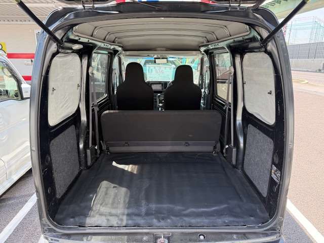 Daihatsu Hijet Cargo 11