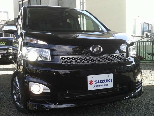 Toyota Voxy 3