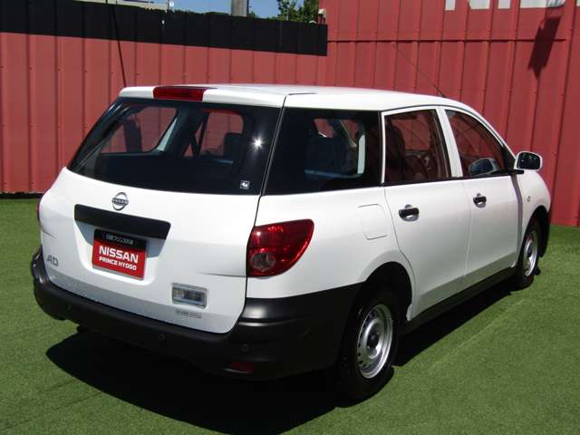 Nissan AD 5