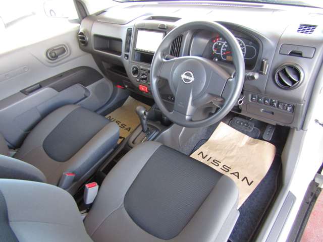 Nissan AD 7