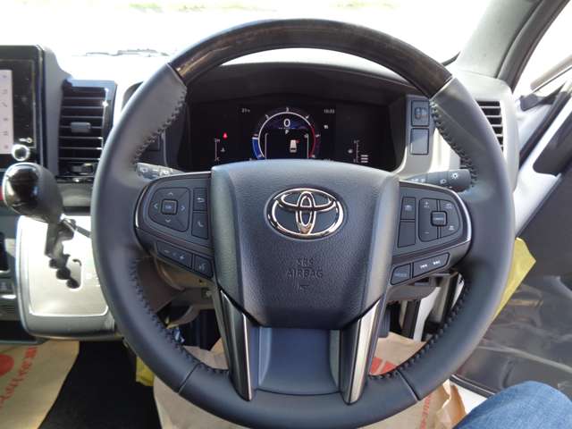 Toyota Hiace Van 11