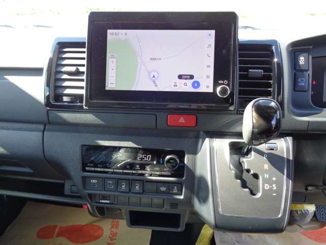 Toyota Hiace Van 12