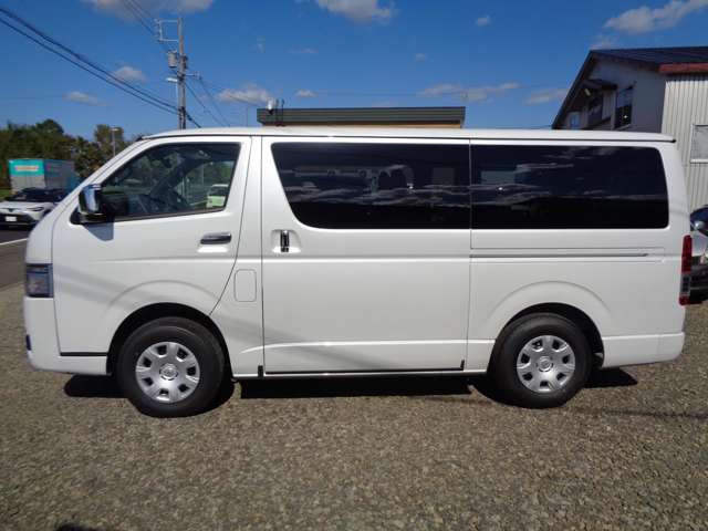 Toyota Hiace Van 4