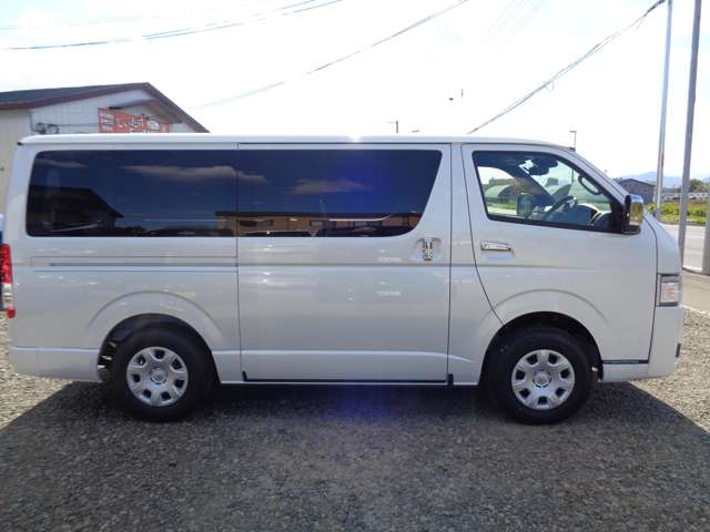 Toyota Hiace Van 5