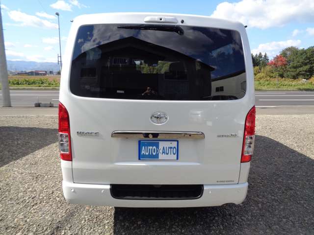 Toyota Hiace Van 6