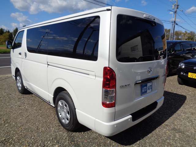Toyota Hiace Van 8