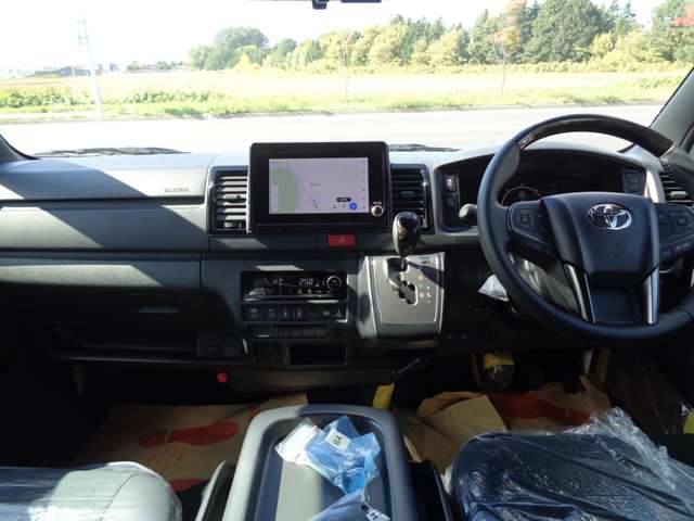 Toyota Hiace Van 9