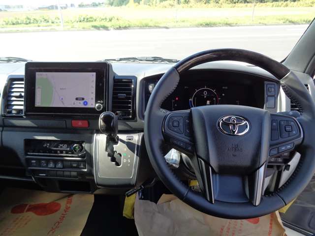 Toyota Hiace Van 10
