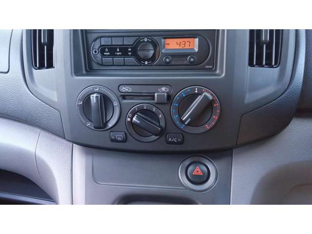 Nissan NV200 Vanette Van 11