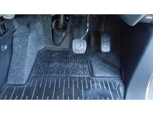 Nissan NV200 Vanette Van 12