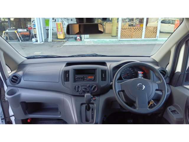Nissan NV200 Vanette Van 2
