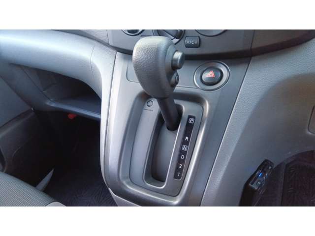 Nissan NV200 Vanette Van 9