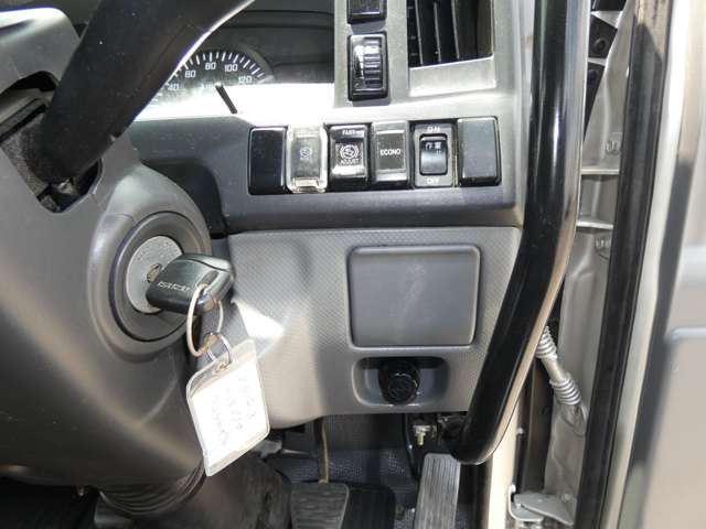 Isuzu Elf 12
