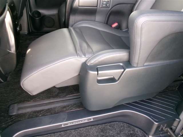 Toyota Alphard 12