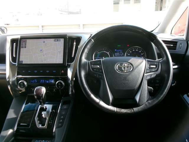 Toyota Alphard 4