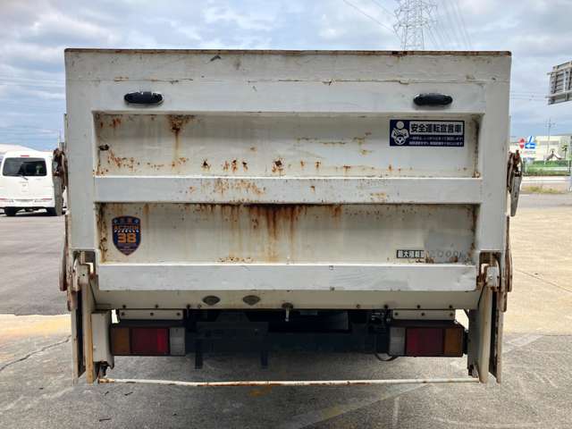 Isuzu Elf 8
