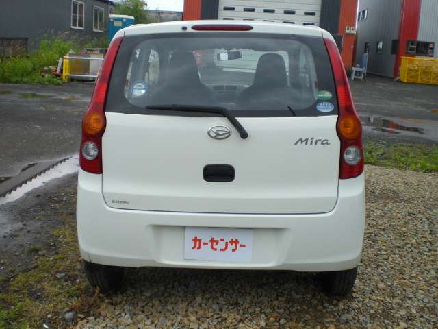 Daihatsu Mira 6