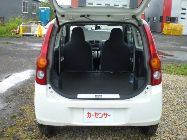 Daihatsu Mira 8