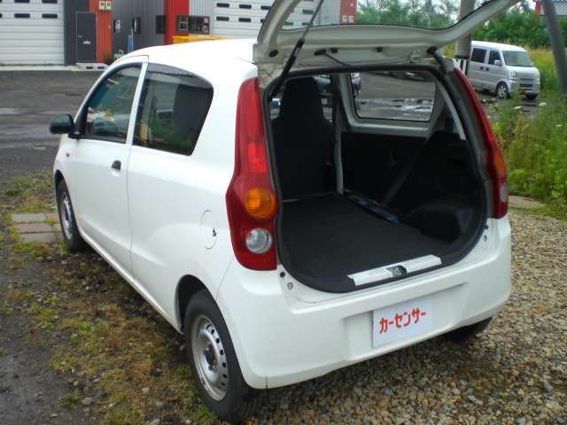 Daihatsu Mira 9