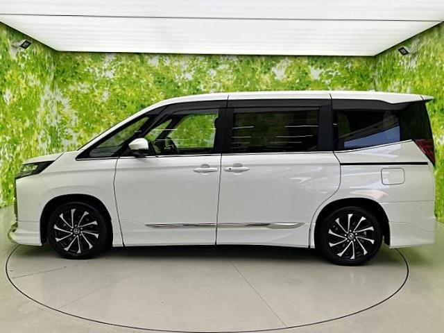 Toyota Noah 5