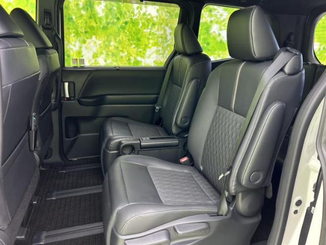 Toyota Noah 10