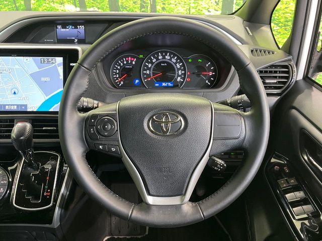 Toyota Voxy 12