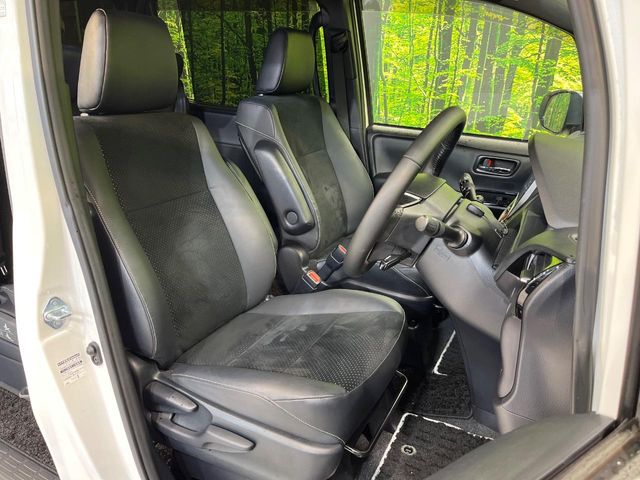 Toyota Voxy 8