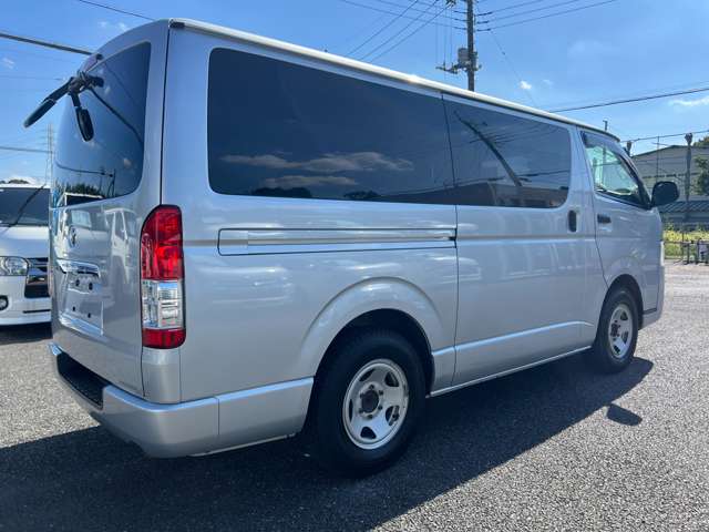 Toyota Hiace Van 11