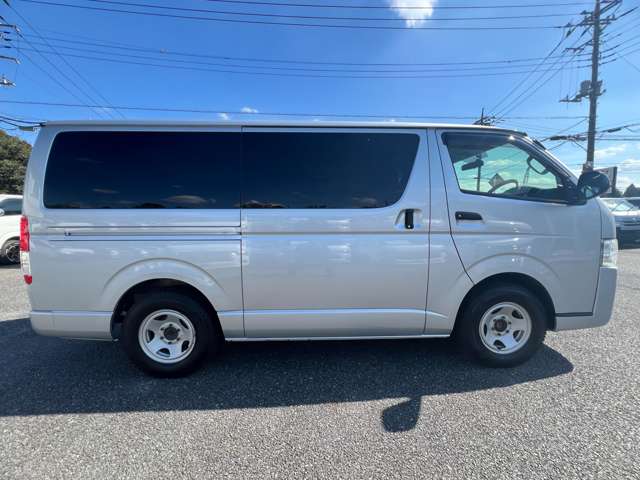 Toyota Hiace Van 12
