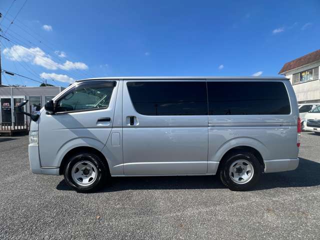 Toyota Hiace Van 8
