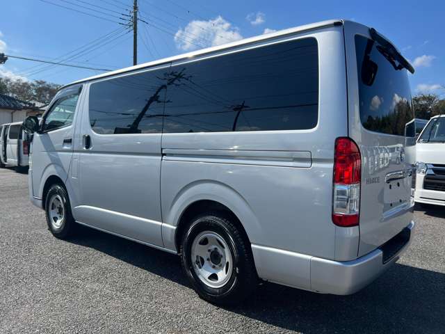 Toyota Hiace Van 9