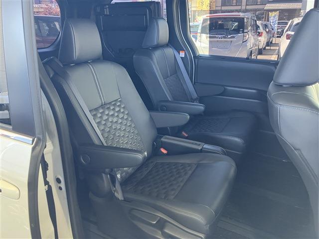 Toyota Voxy 11