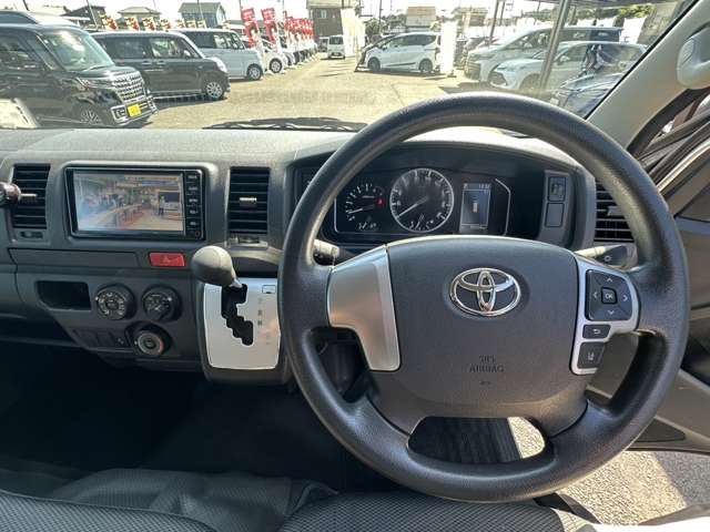 Toyota Hiace Van 8