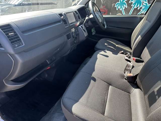 Toyota Hiace Van 10