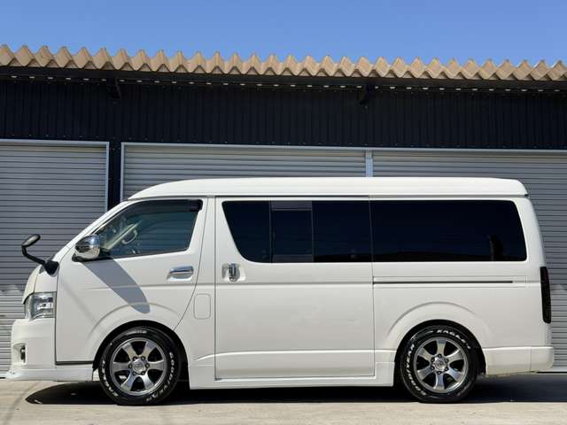 Toyota Hiace Van 11
