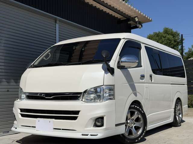 Toyota Hiace Van 4